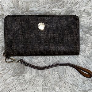 Michael Kors mini wristlet